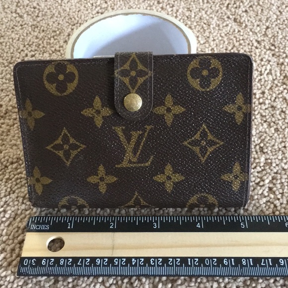 Louis Vuitton Handbags - 💯 authentic lv kisslock wallet
